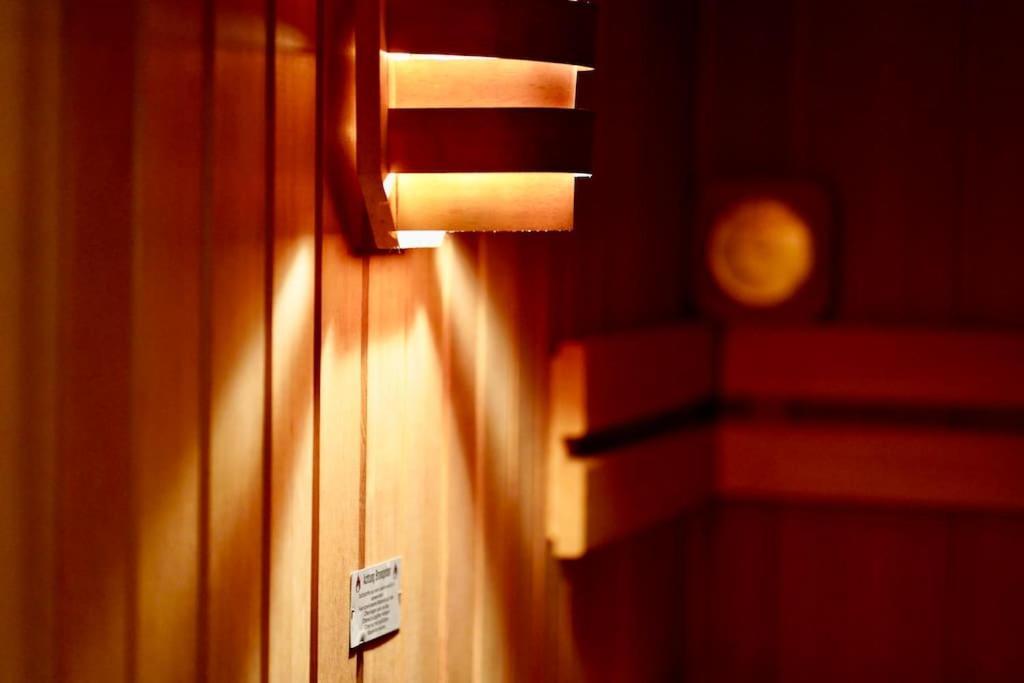 Helle Kellerwohnung Im Gruenen Mit Sauna * Köln