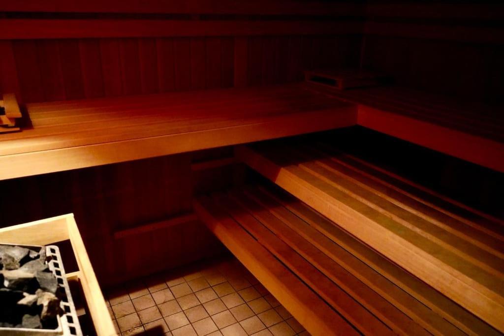Helle Kellerwohnung Im Gruenen Mit Sauna * Köln